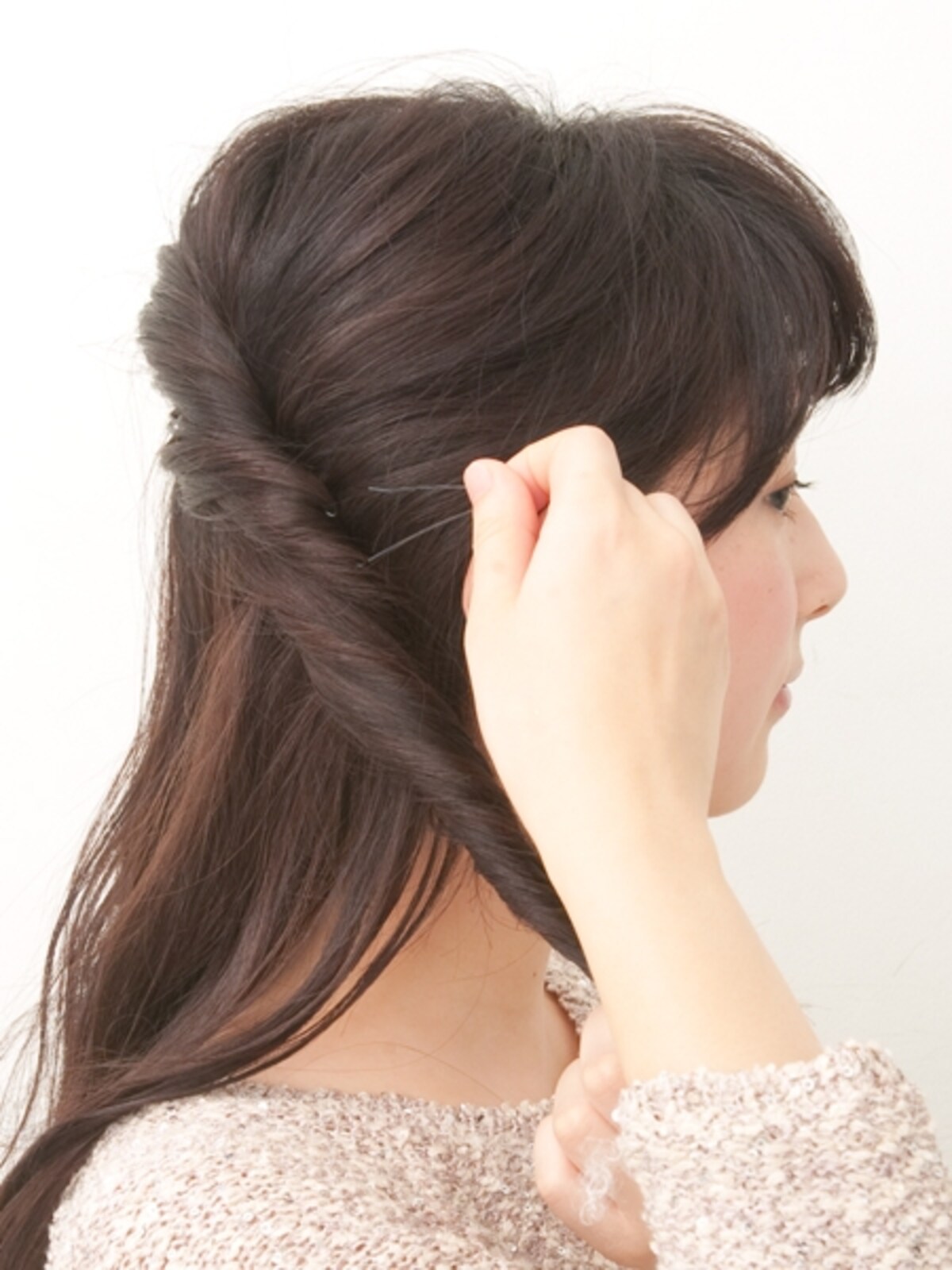頭皮からピンが浮かないように