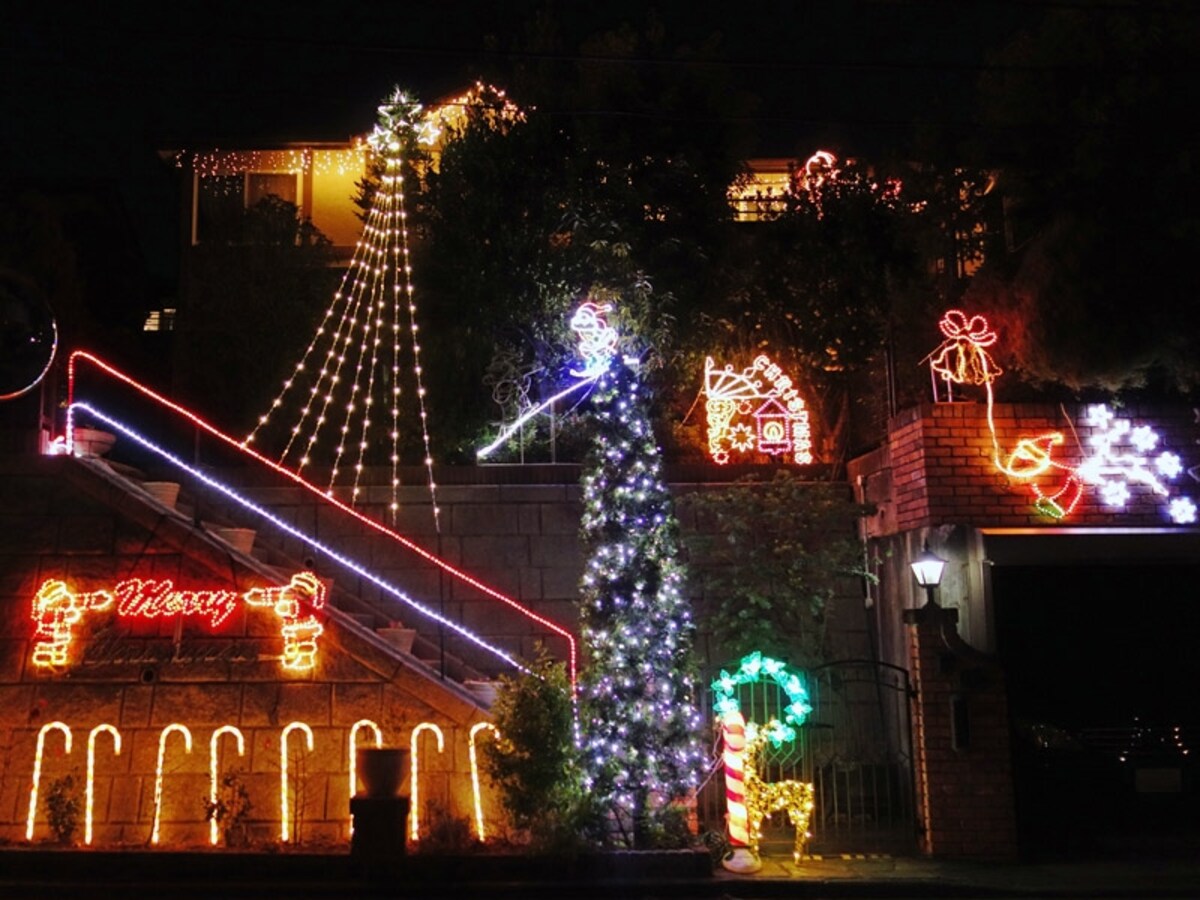 住宅地のクリスマスイルミネーション