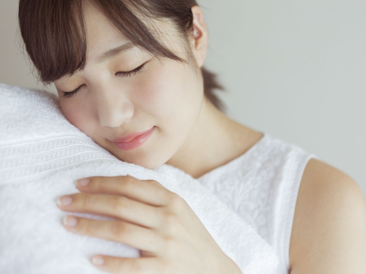 暖かい洗面所でほかほかに温まったタオル