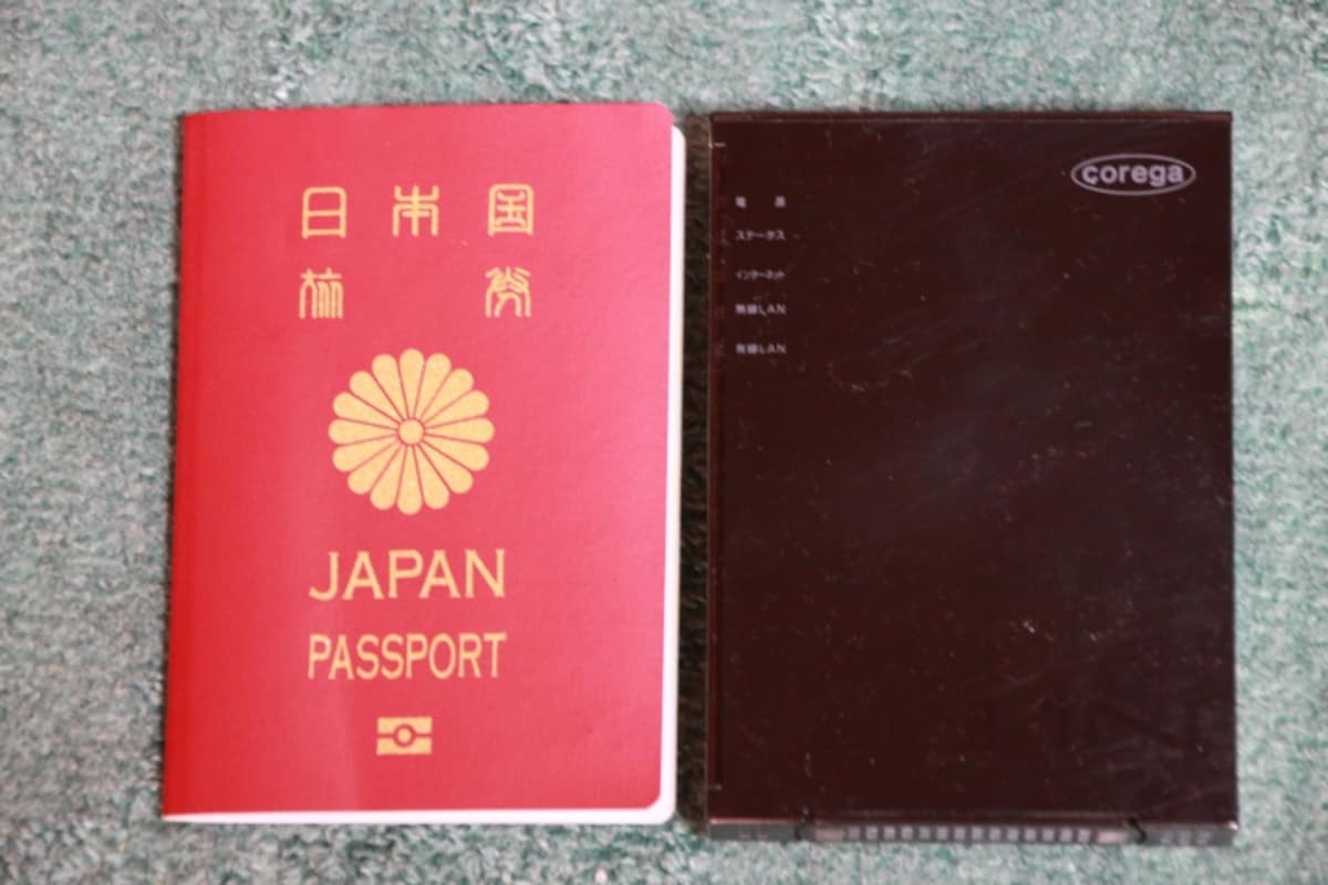 パスポートと同じ程度の大きさの親機
