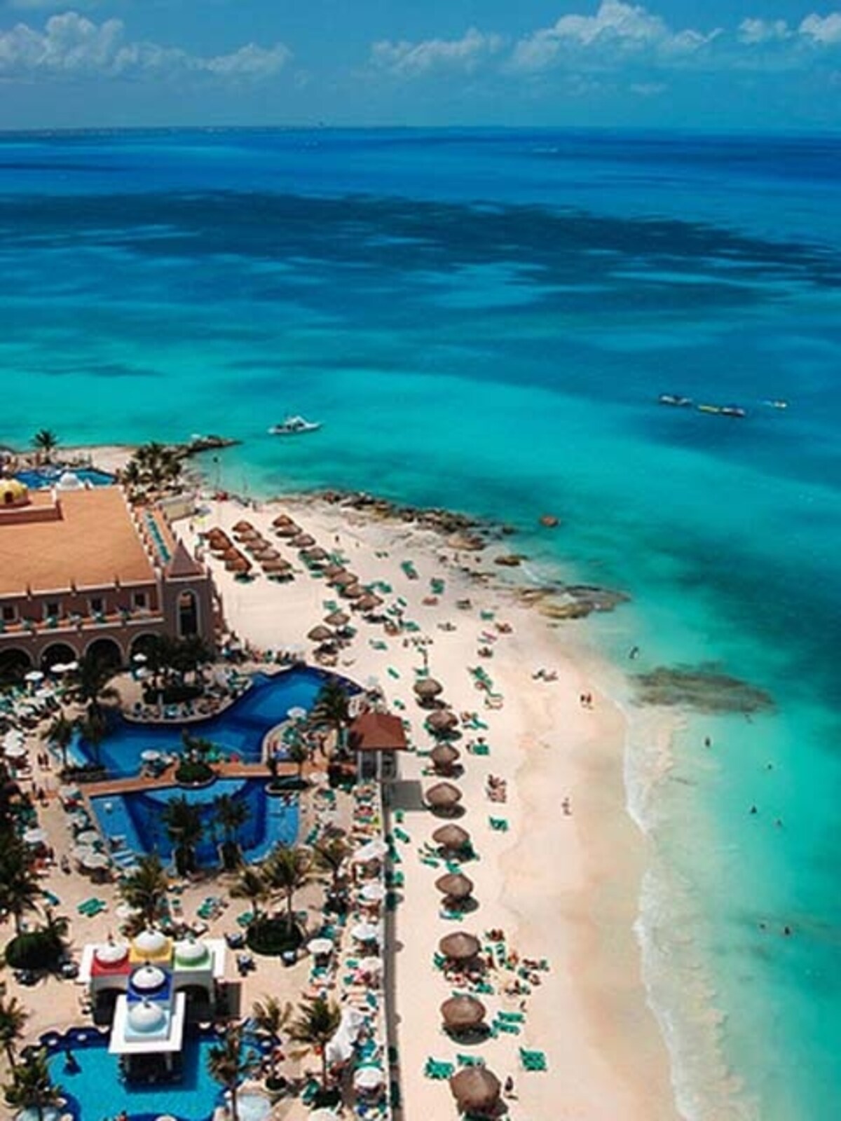 豪華なホテルとカリブ海。憧れのリゾート地、カンクン！&copy;CARIBE MEXICANO