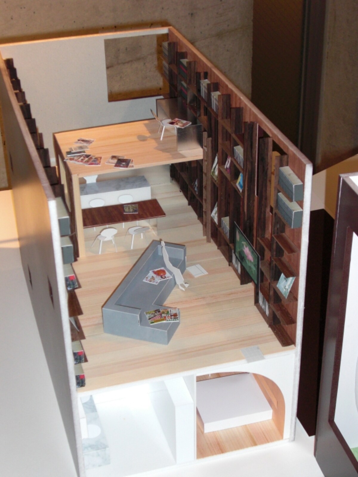 工務店や建築家にはモデルハウスの代わりに、住宅模型を作って顧客に詳しい説明を行うケースが多い