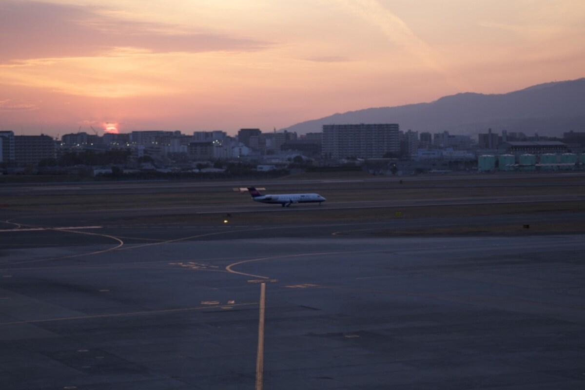 シャッタースピードが速いため、飛行機が止まっているように見える