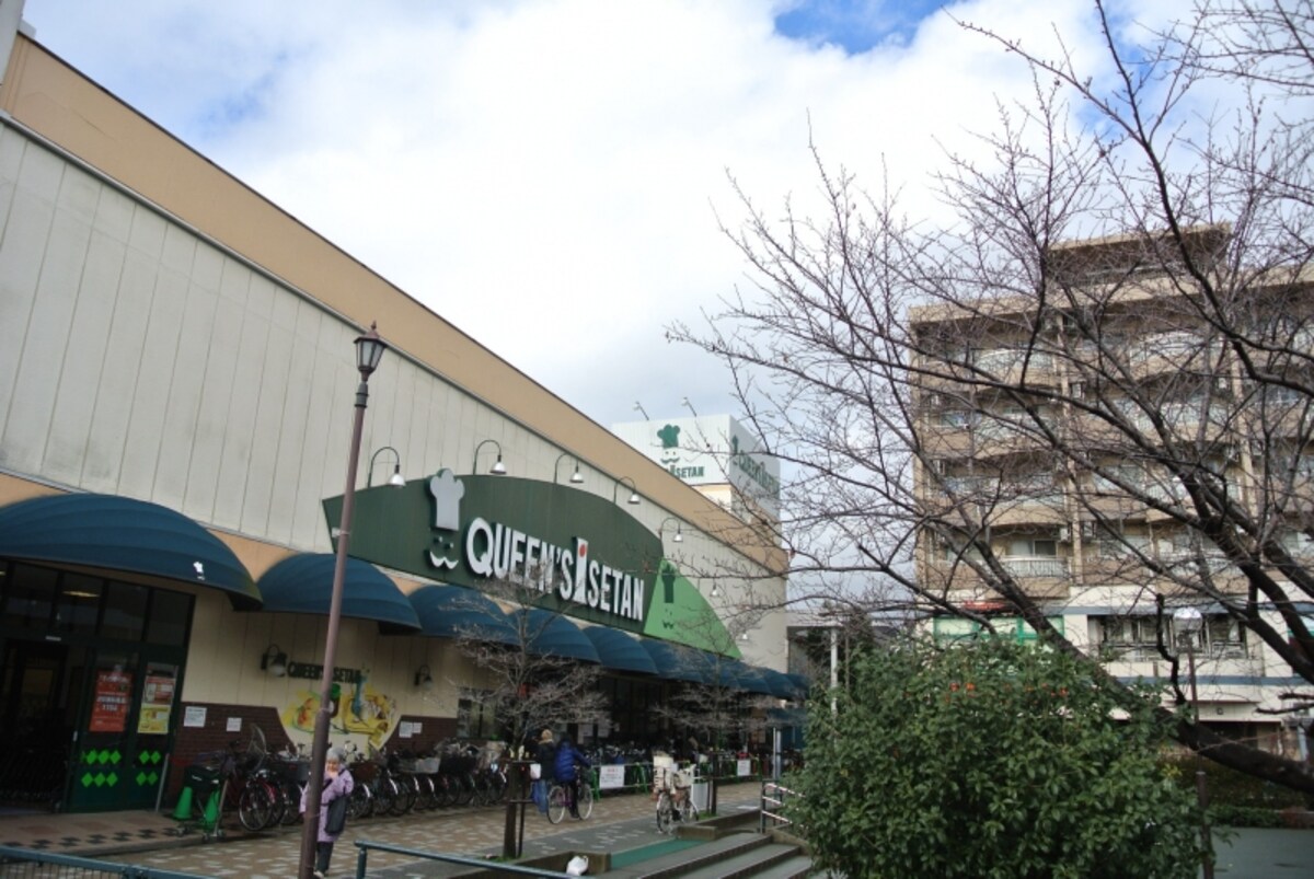 クイーンズ伊勢丹仙川店