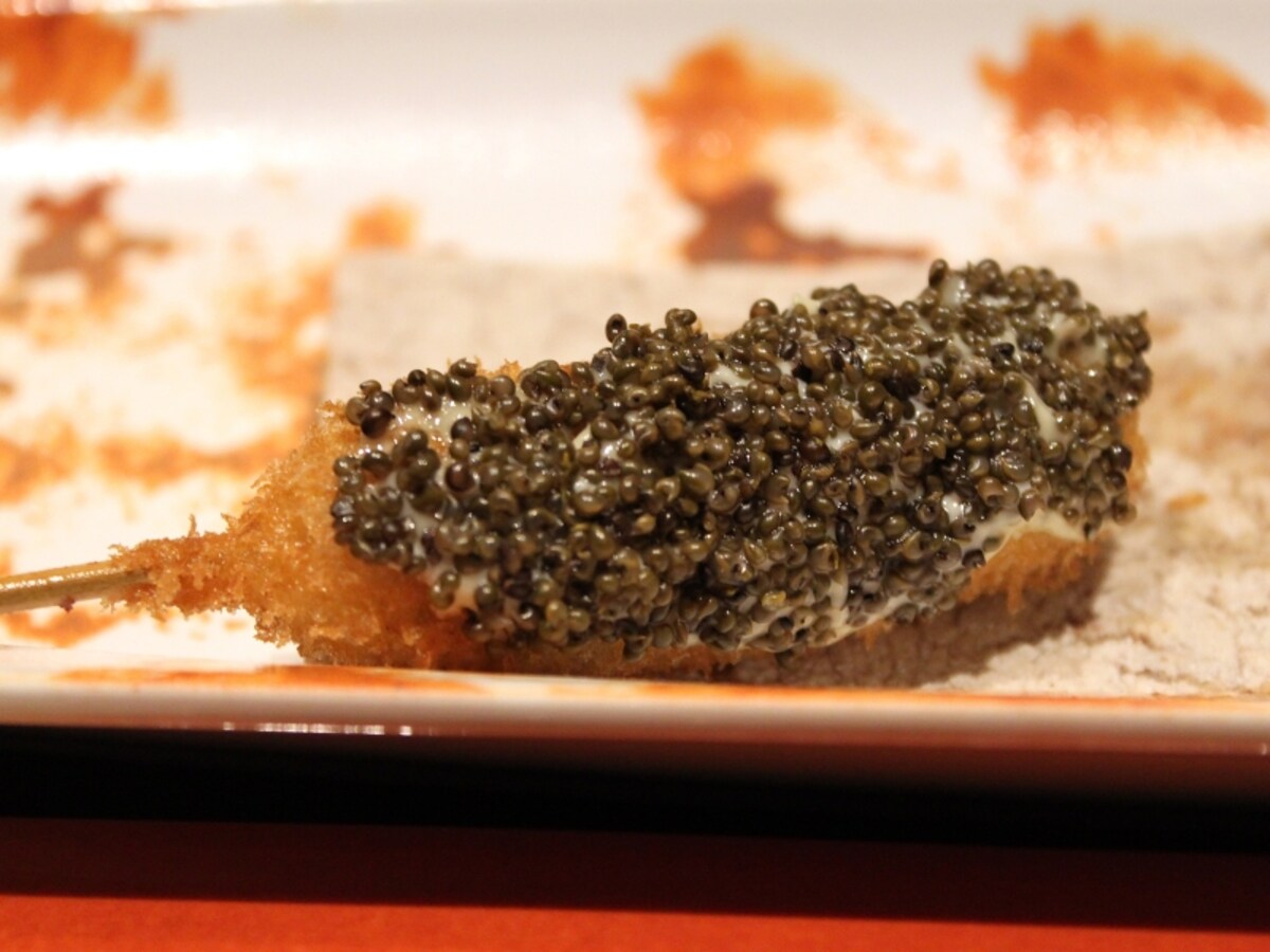 鶏肉の大葉巻き トンブリのせ
