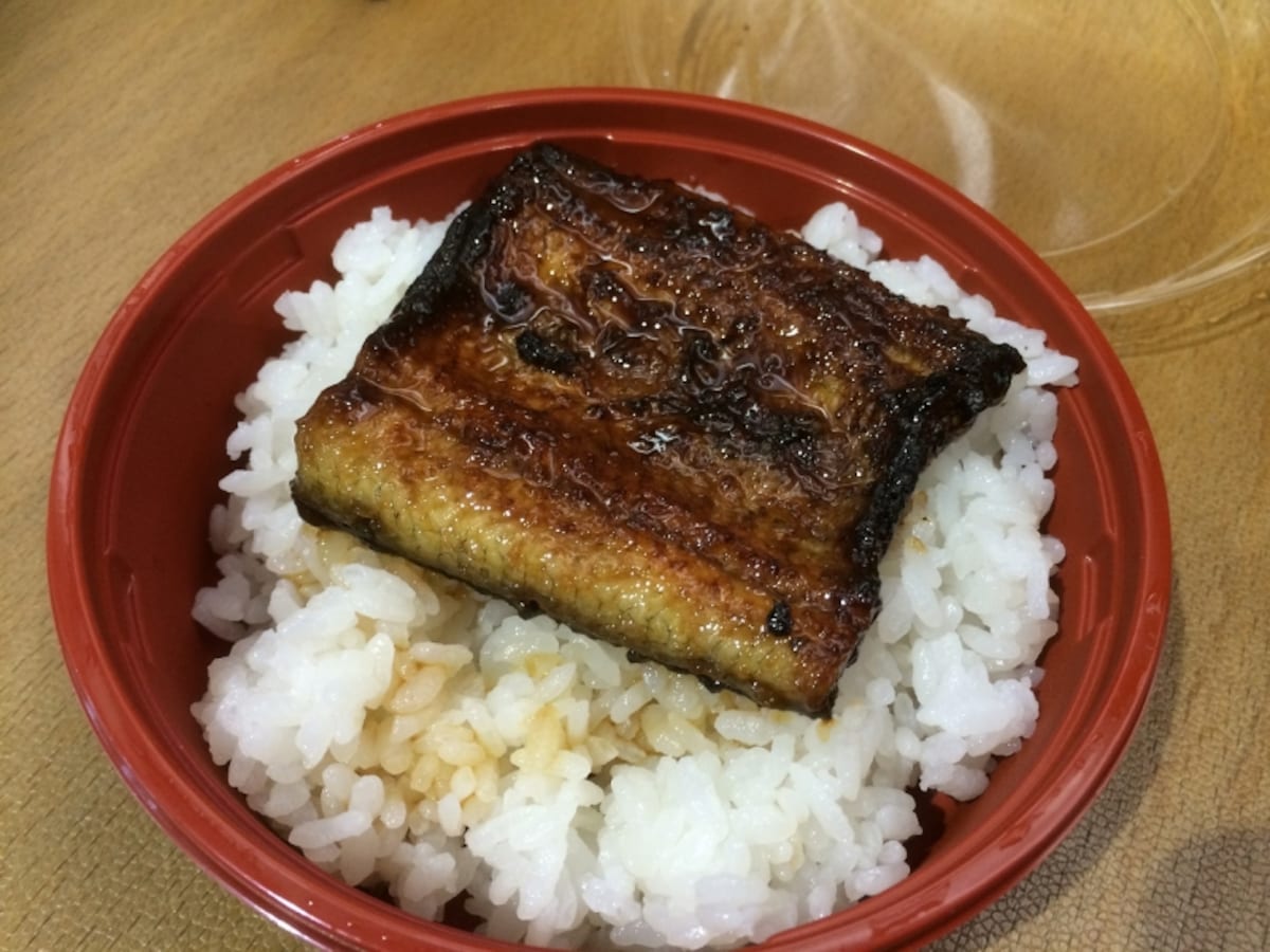 限定ミニうな丼は、岡谷の土地柄、蒸さない地焼の蒲焼。