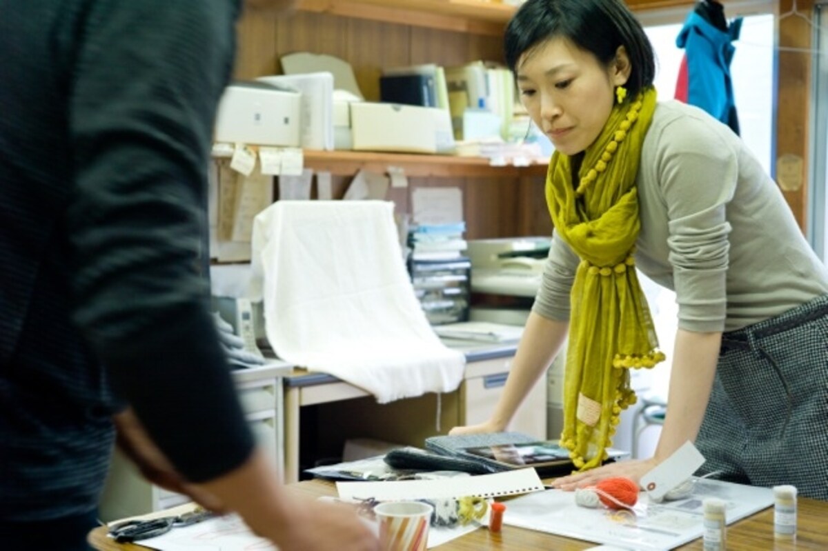工場での打ち合わせの様子