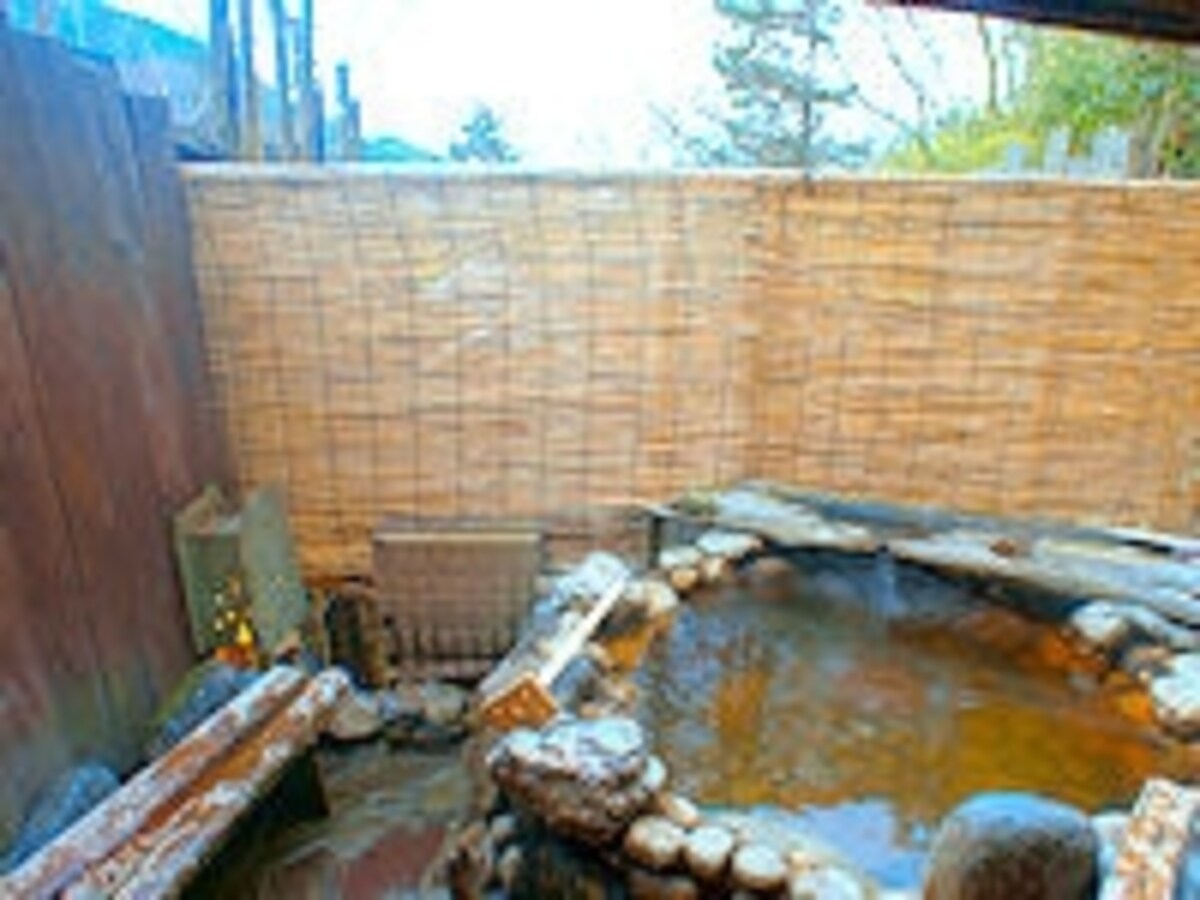 「季の湯雪月花」の貸切露天風呂