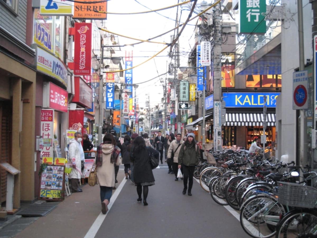 学大の商店街