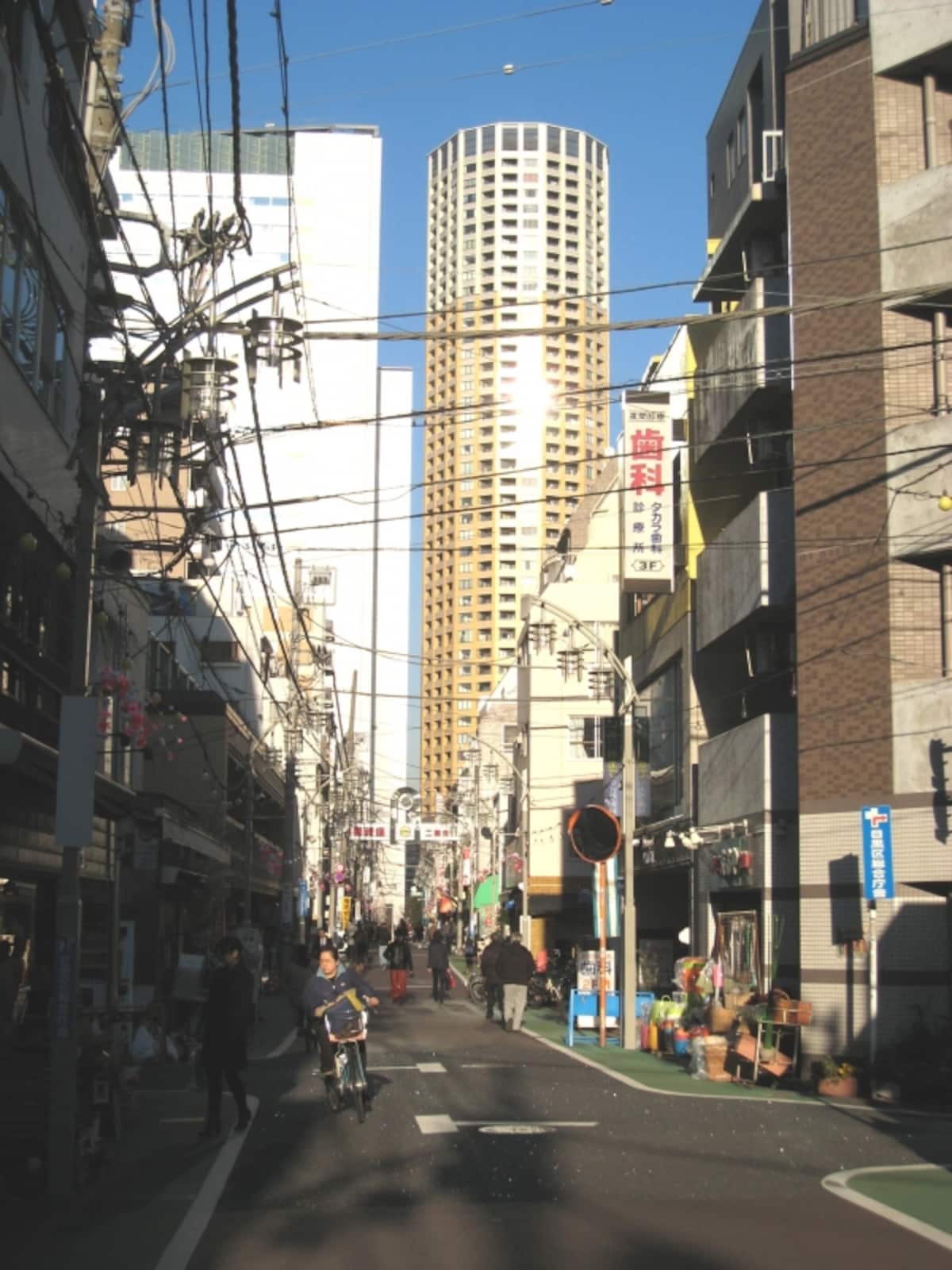 商店街とタワー