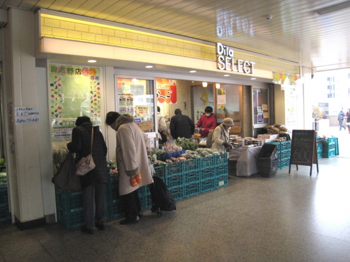 構内の農産物直売所