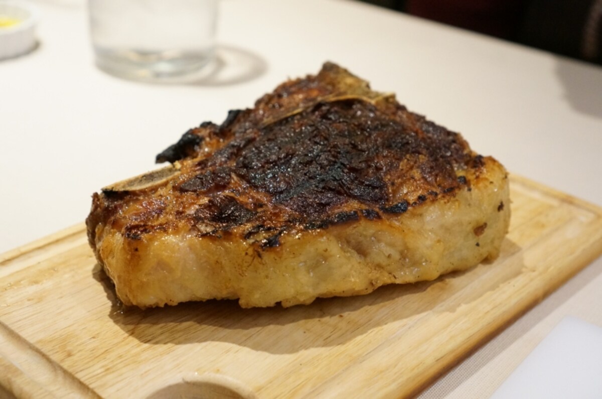 焼き上がりのTボーン