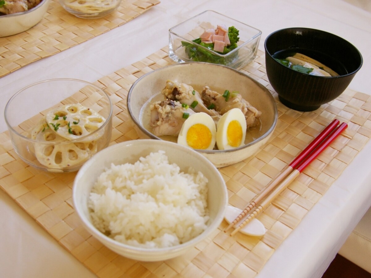 鶏手羽元の塩麹煮定食