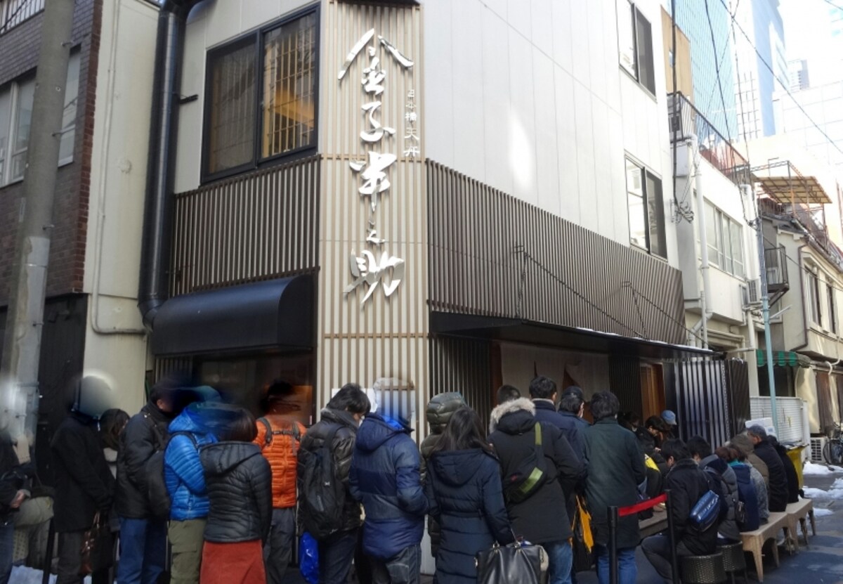日曜日のお昼、50人ほどの行列ができていた。