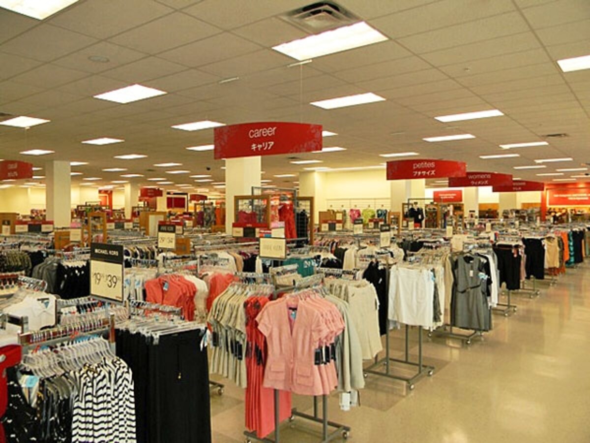 店内には日本語の売り場案内があるので探しやすい