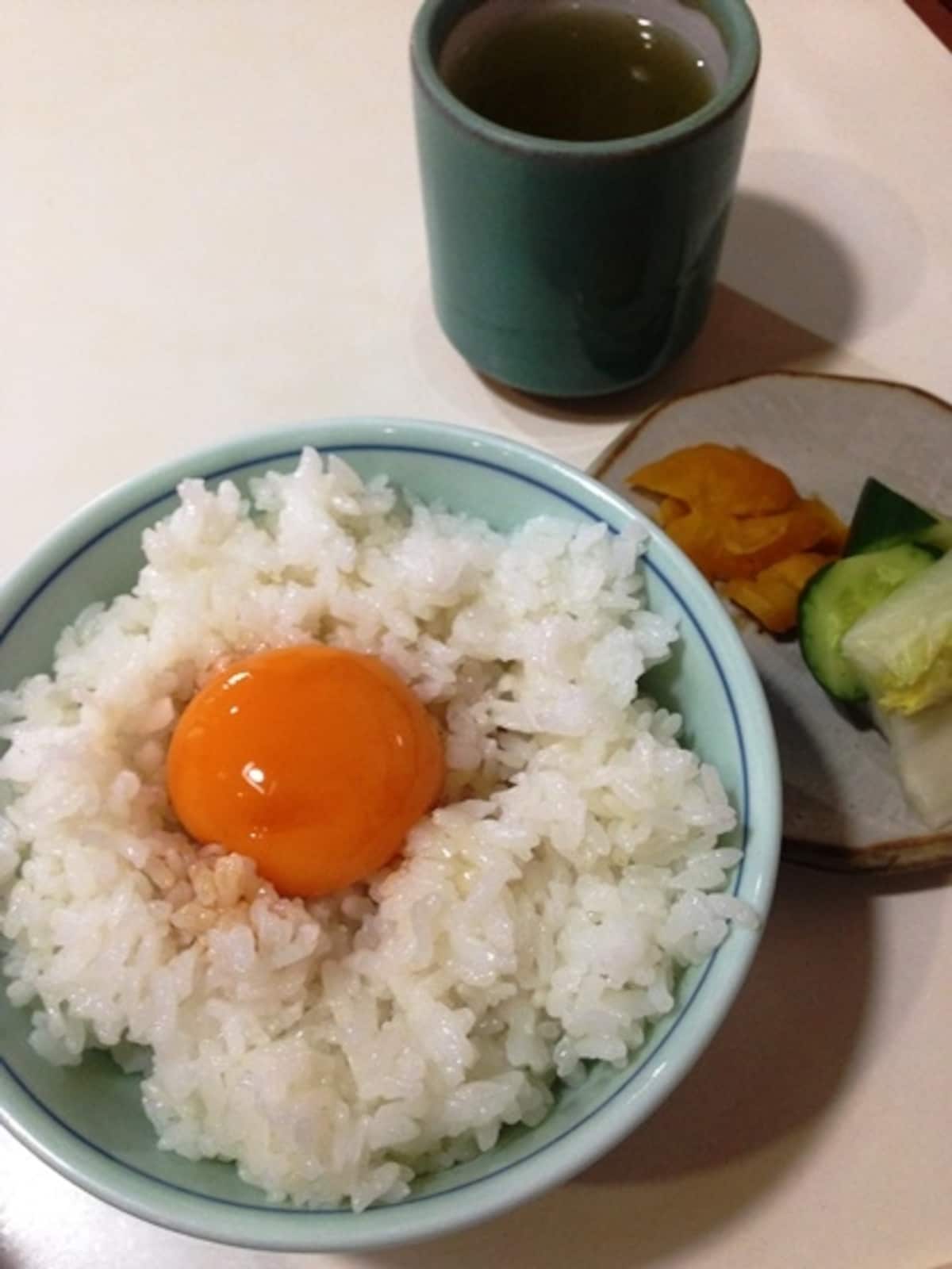 平日昼にサービスされる生卵（5と8の付く日は除く）