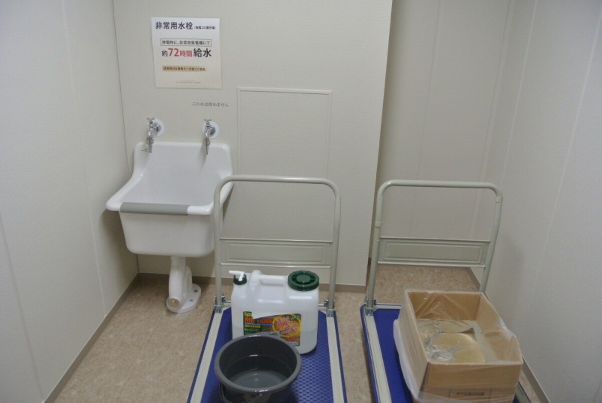 各フロアに災害時非常用水栓を設置