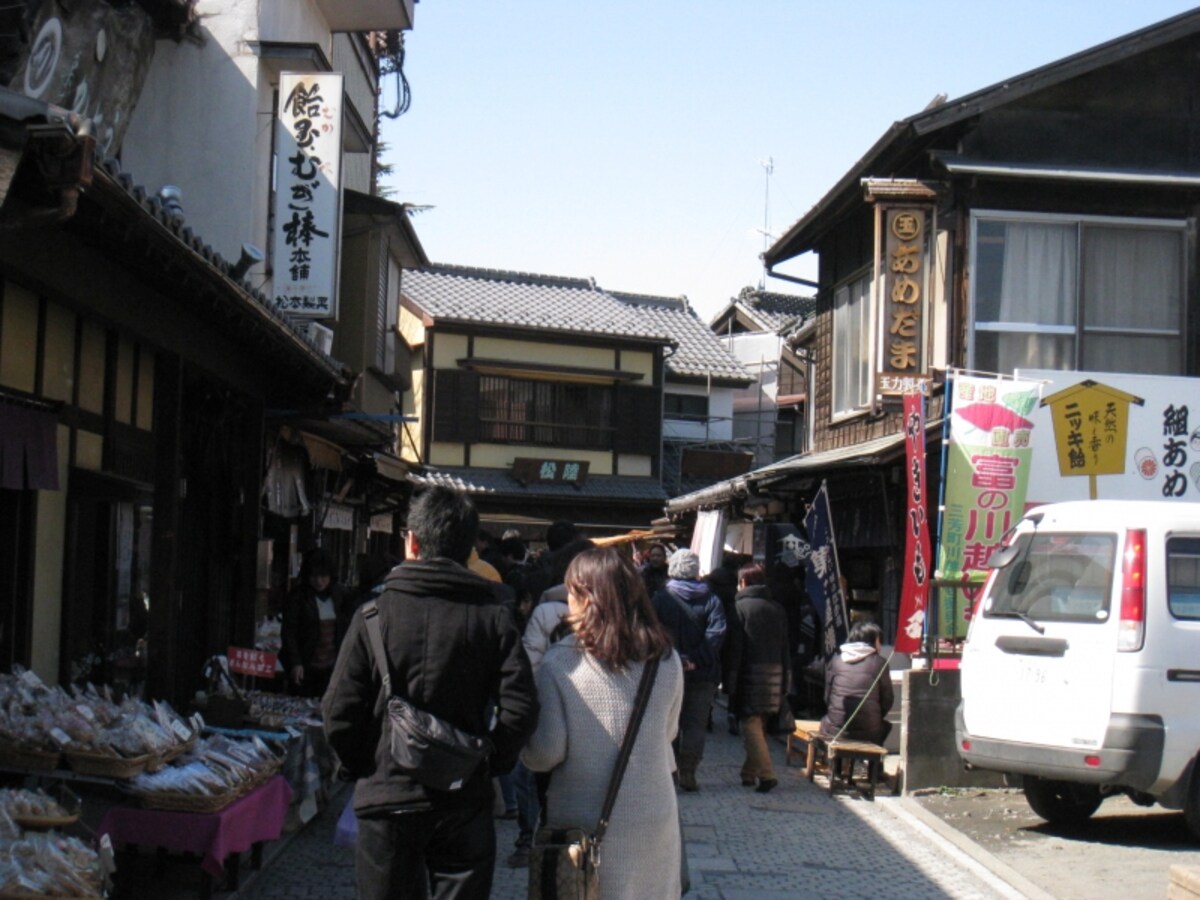 休日の菓子屋横丁