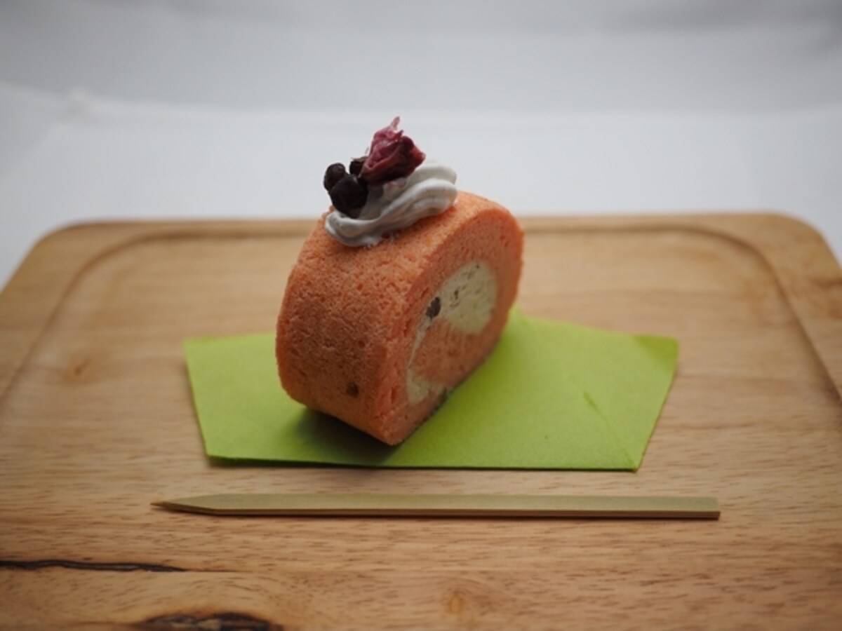 サクラのロールケーキ（お抹茶セット）