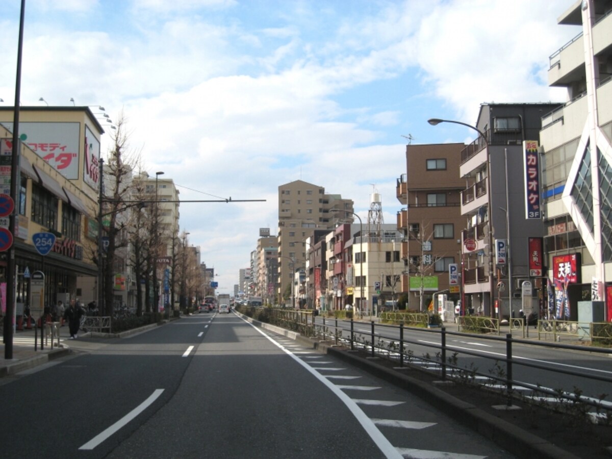 通り沿いのマンション