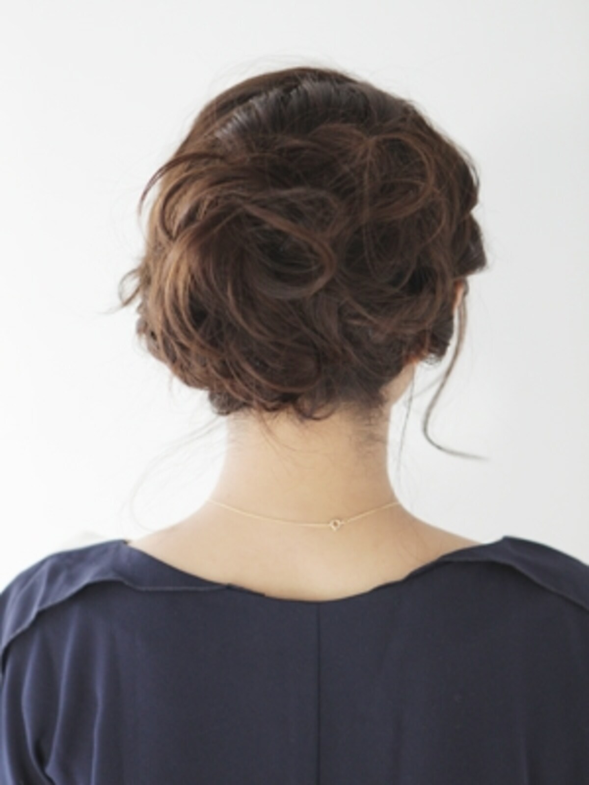 簡単で崩れにくい編み込みヘアアレンジ・バック
