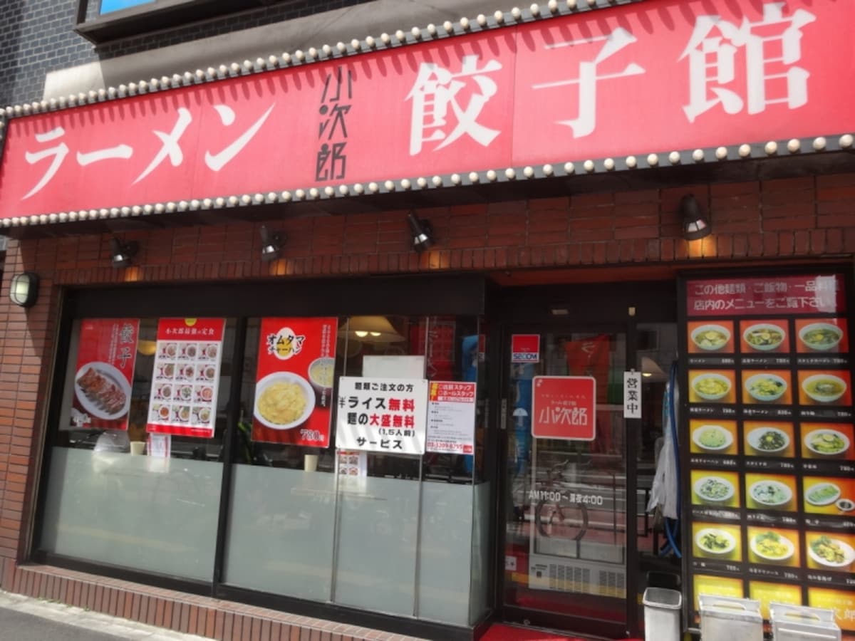 東新宿駅A1出口から道路をはさんだ向かい側