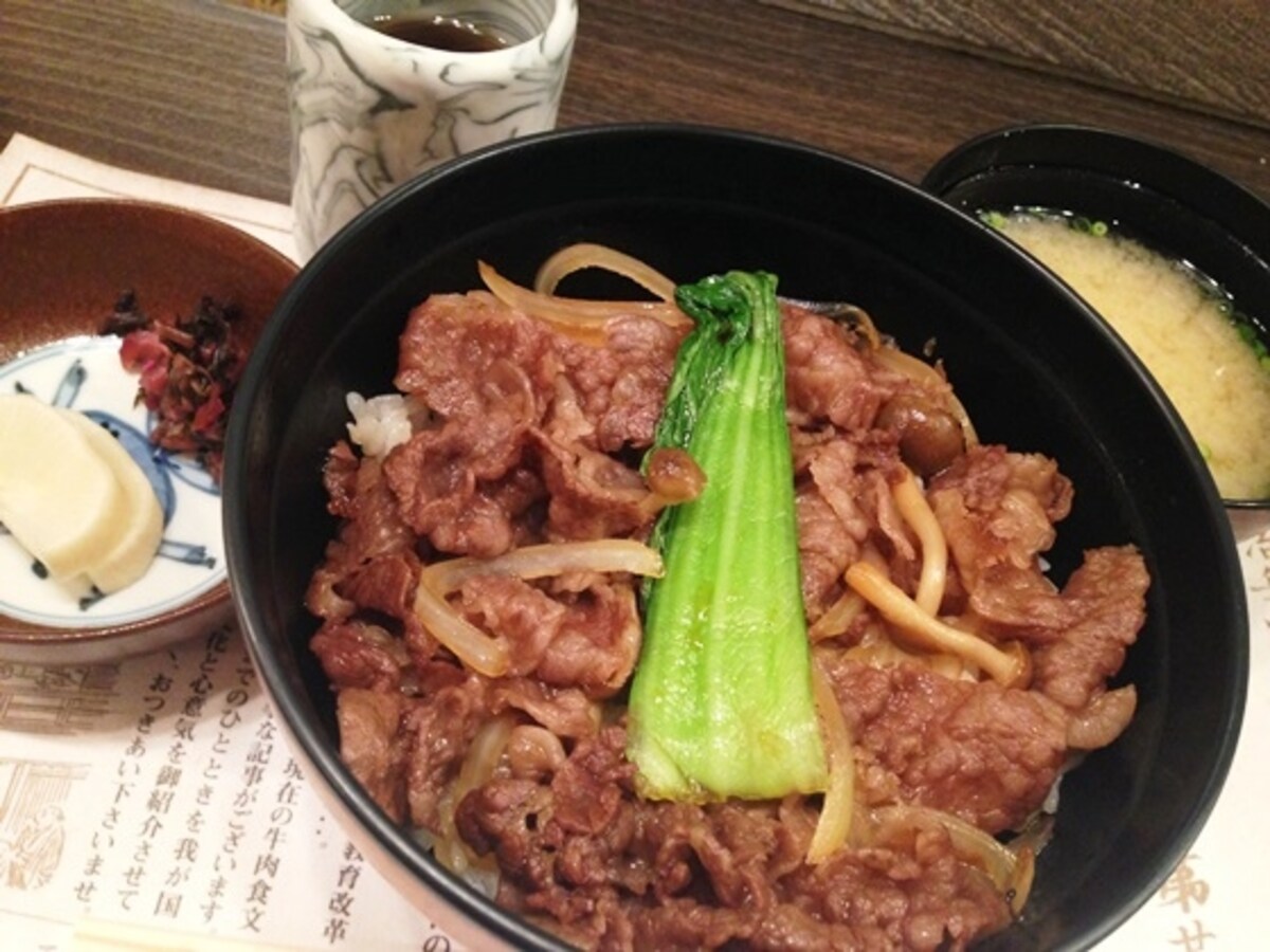 平日のみ提供する「特製牛丼」