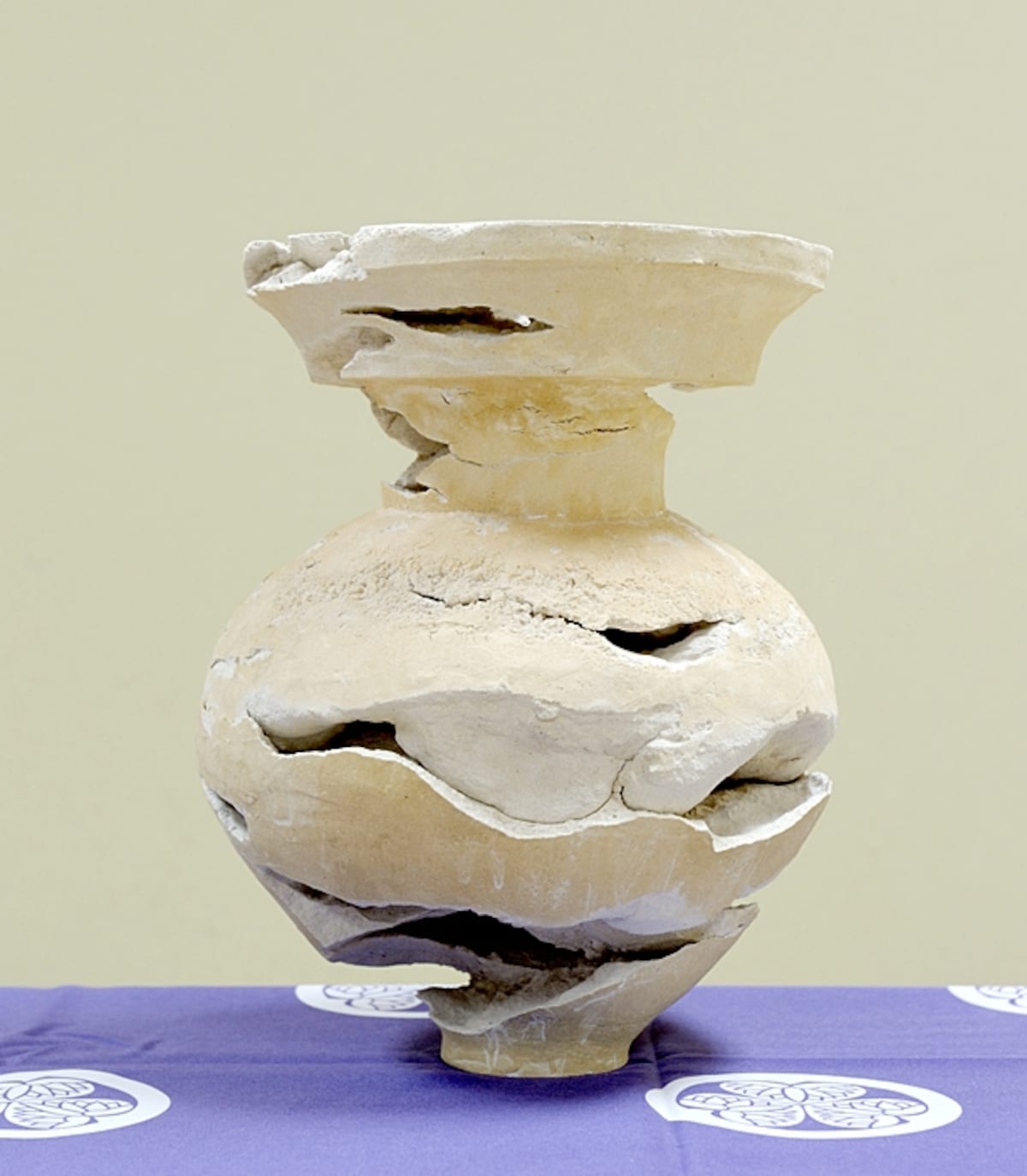 かのうたかお（京都）「壺中天アリ」2013年　シャモット焼成　廣瀬育子撮影　「増上寺現代コレクション」　所蔵