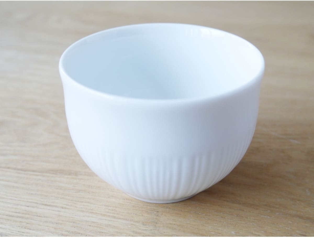 白磁の湯呑（茶器）