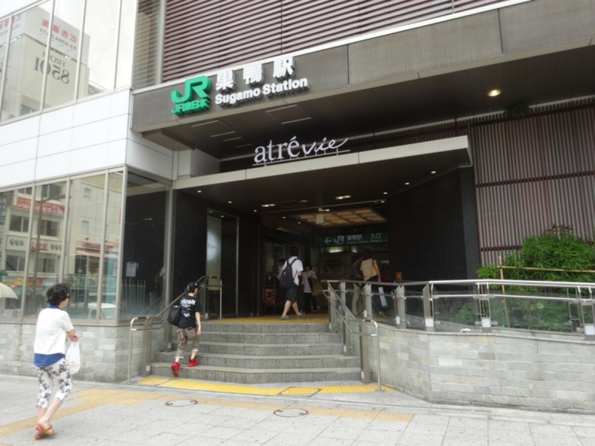 駅からすぐに商店街が始まっているわけではない