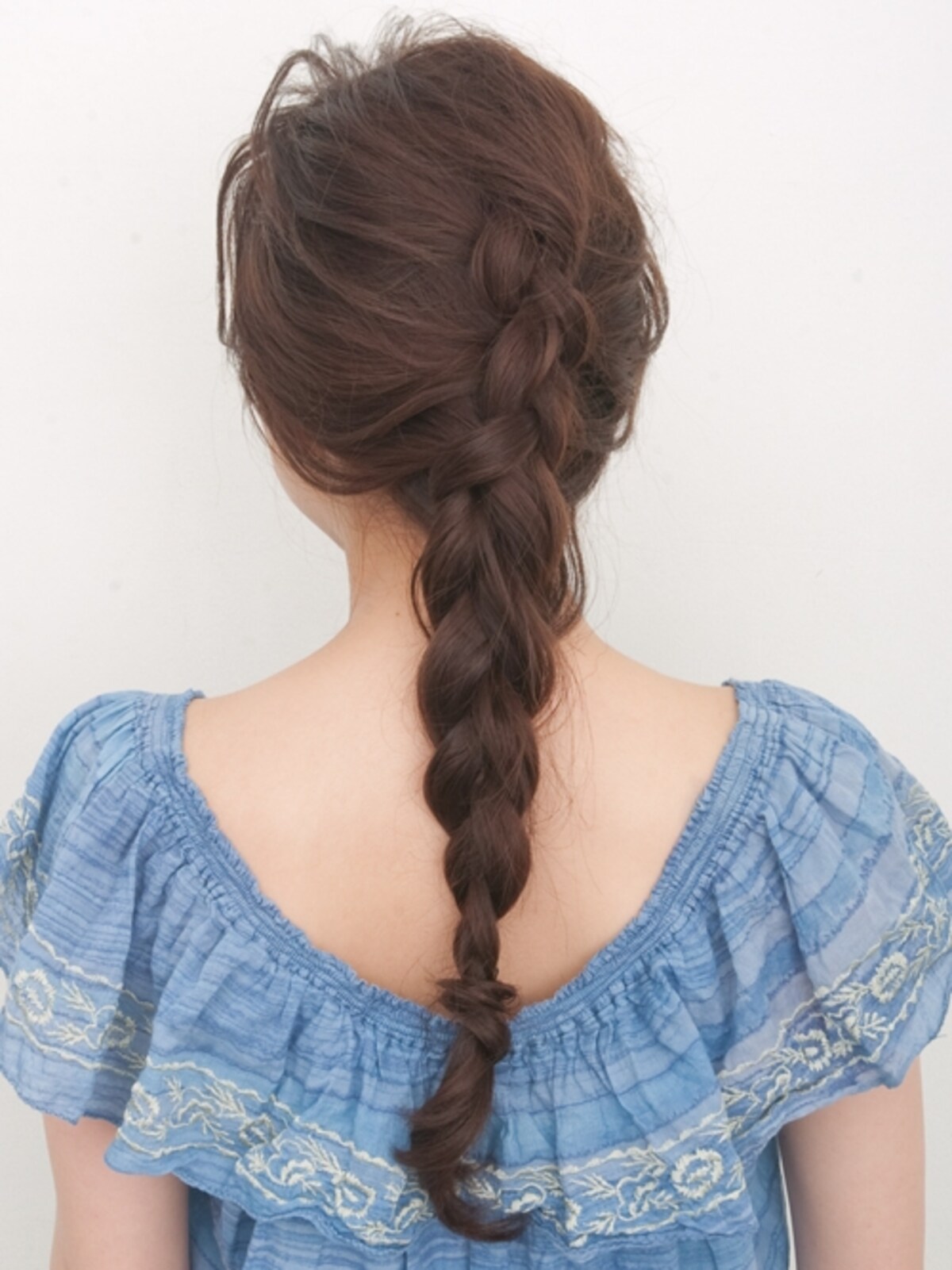 アナと雪の女王のエルサ風三つ編みヘアアレンジ