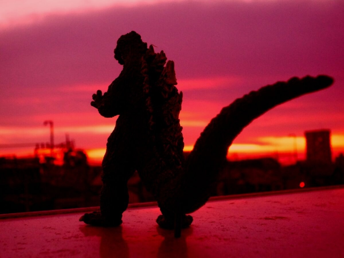 夕焼けのゴジラ
