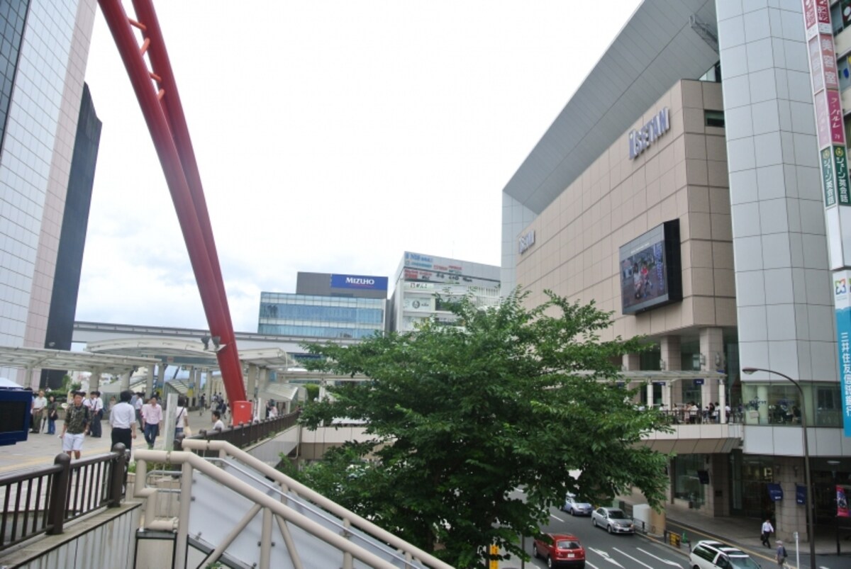 ＪＲ「立川」駅前の伊勢丹立川店