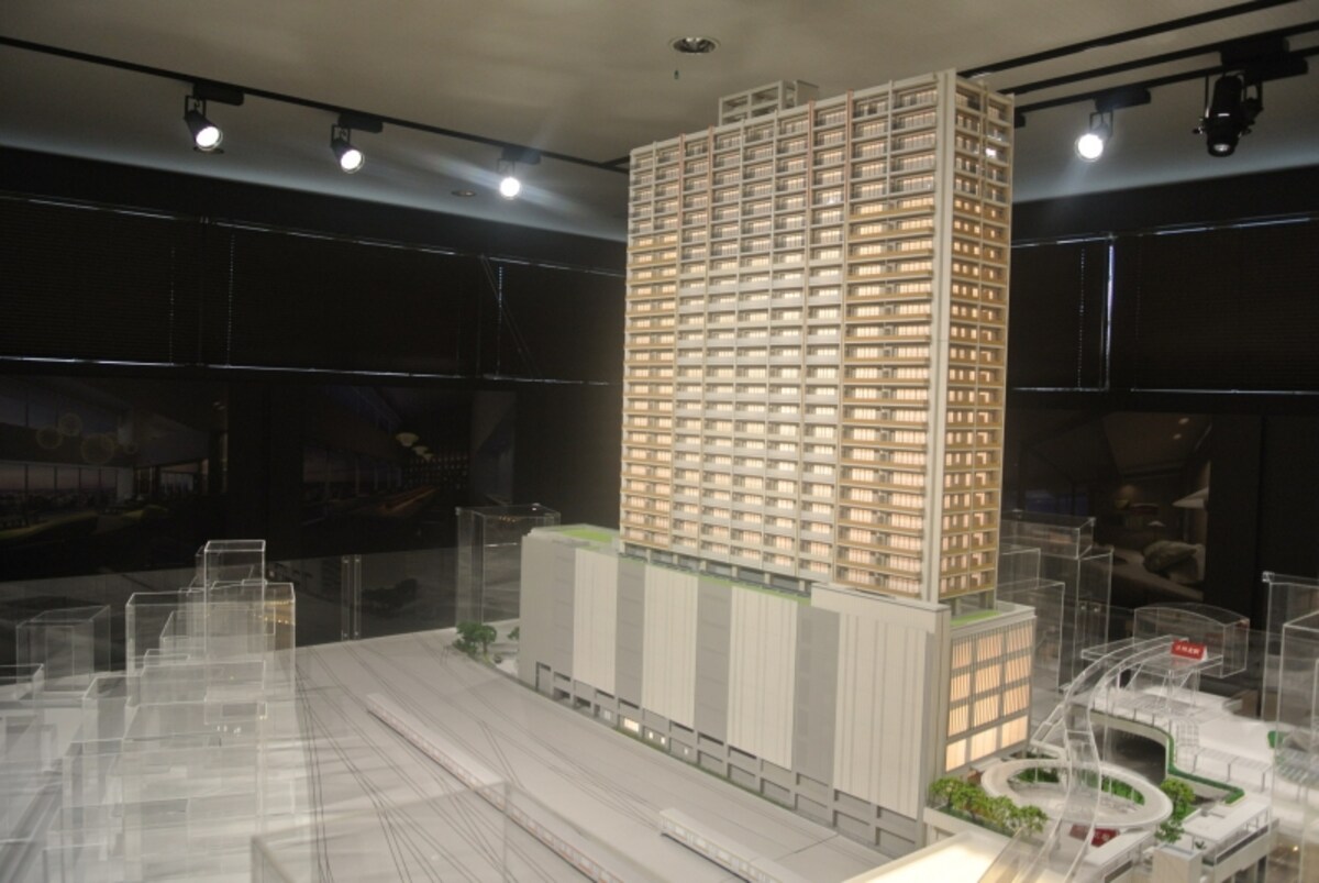 『プラウドタワー立川』の完成予想模型　