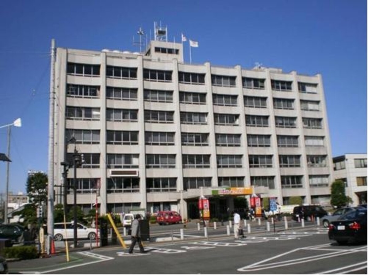 川越市役所。『レディ・ジョーカー』では警察署として登場。
