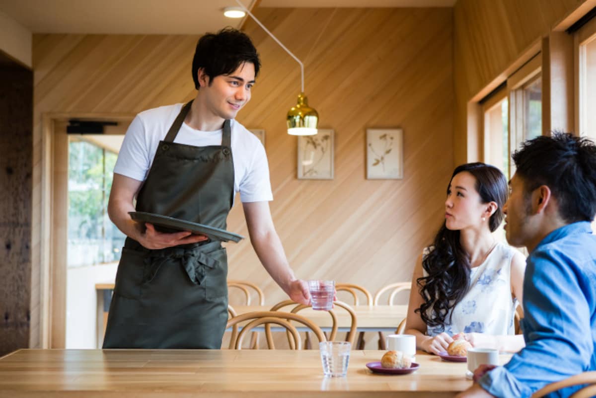 本物のいい男の特徴：食事の場面は、彼の“威張り度チェック”にぴったり