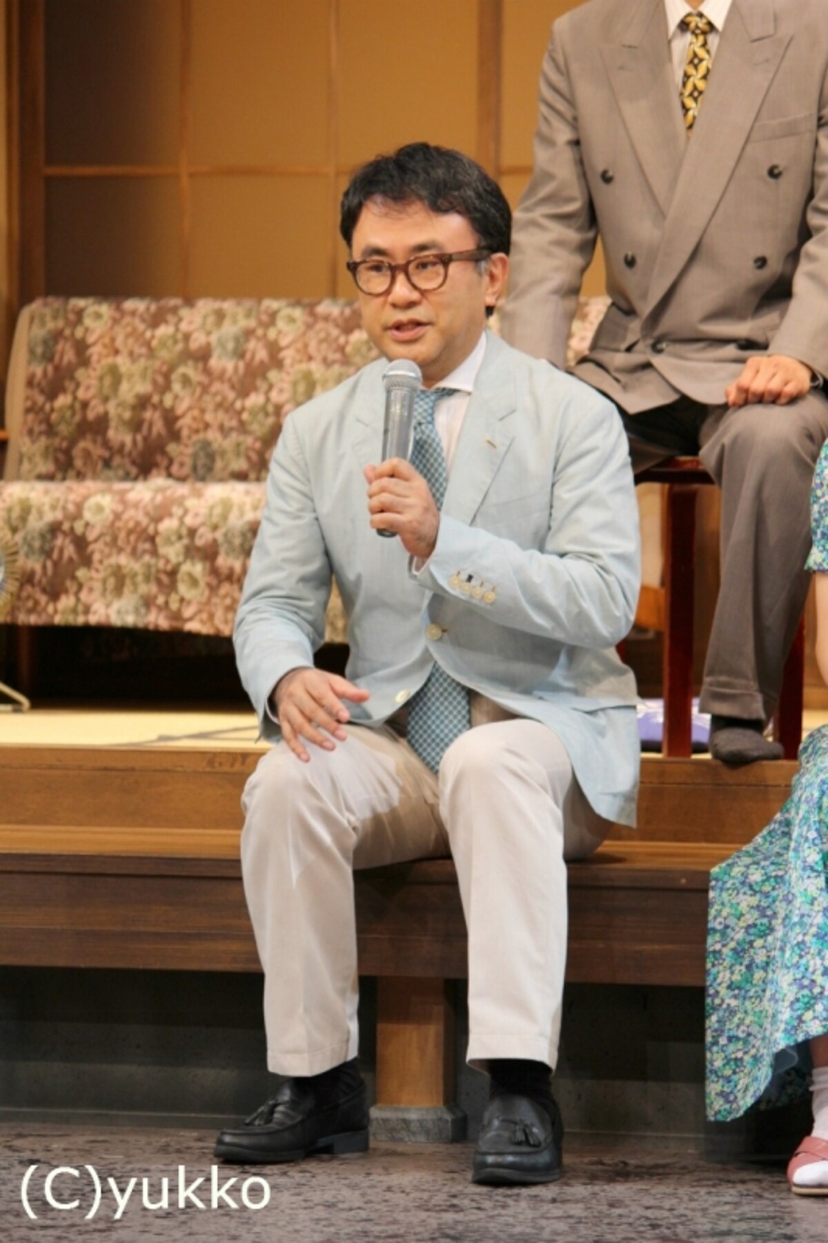 君