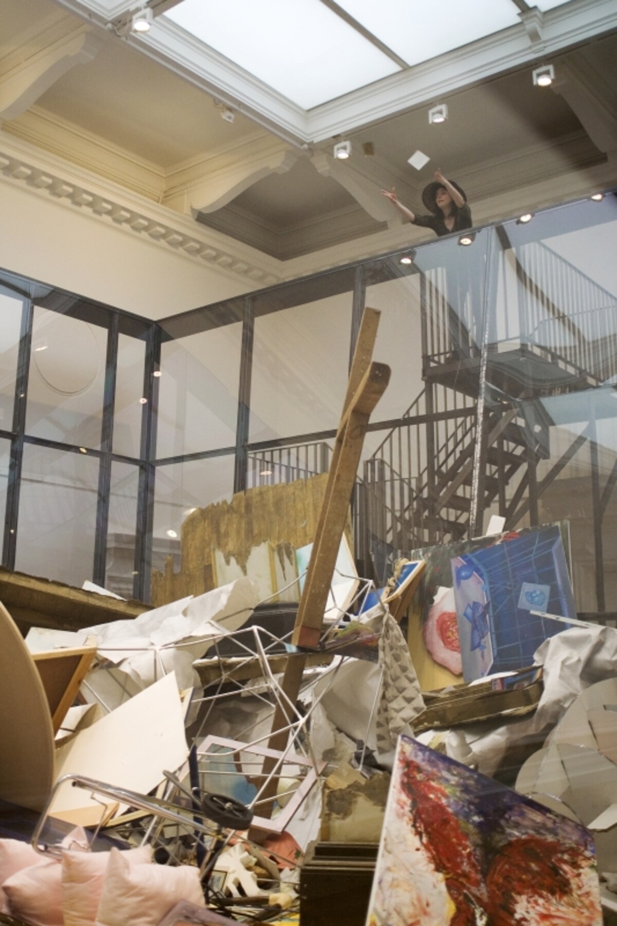 マイケル・ランディ《アート・ビン》 2010  サウス・ロンドン・ギャラリーでの展示風景