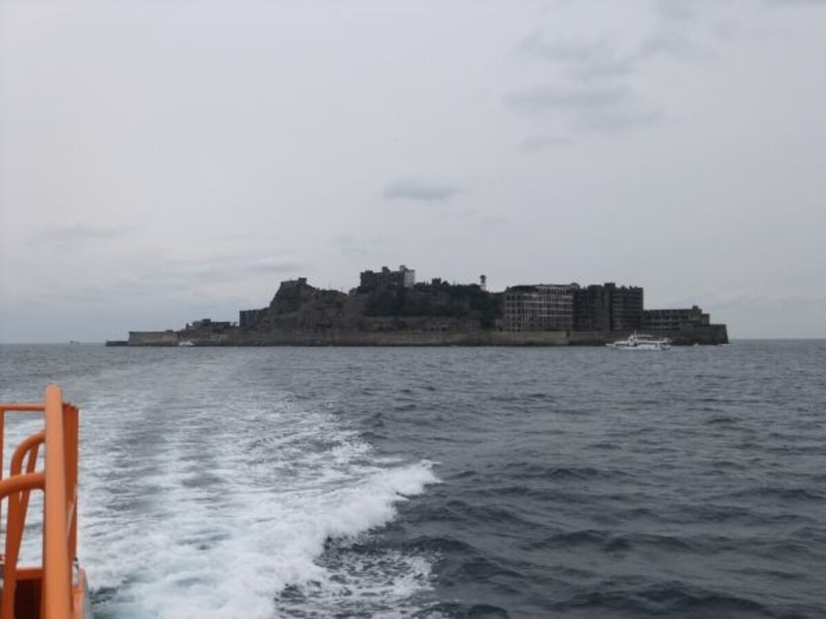 軍艦島(9)/島から遠ざかるブラック・ダイヤモンド号より