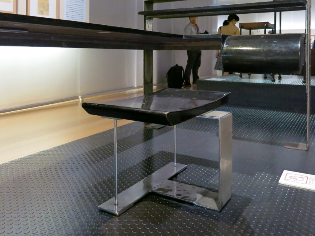 デスクのスツール画像 ●クリックすると拡大します。