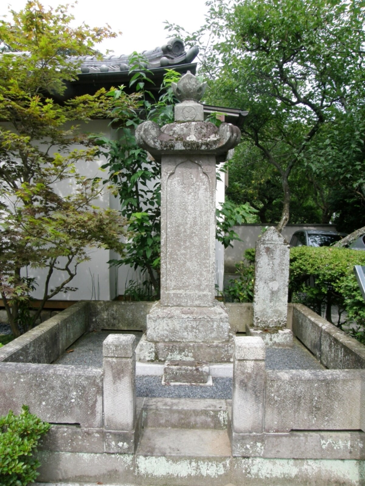 駿河大納言忠長の墓