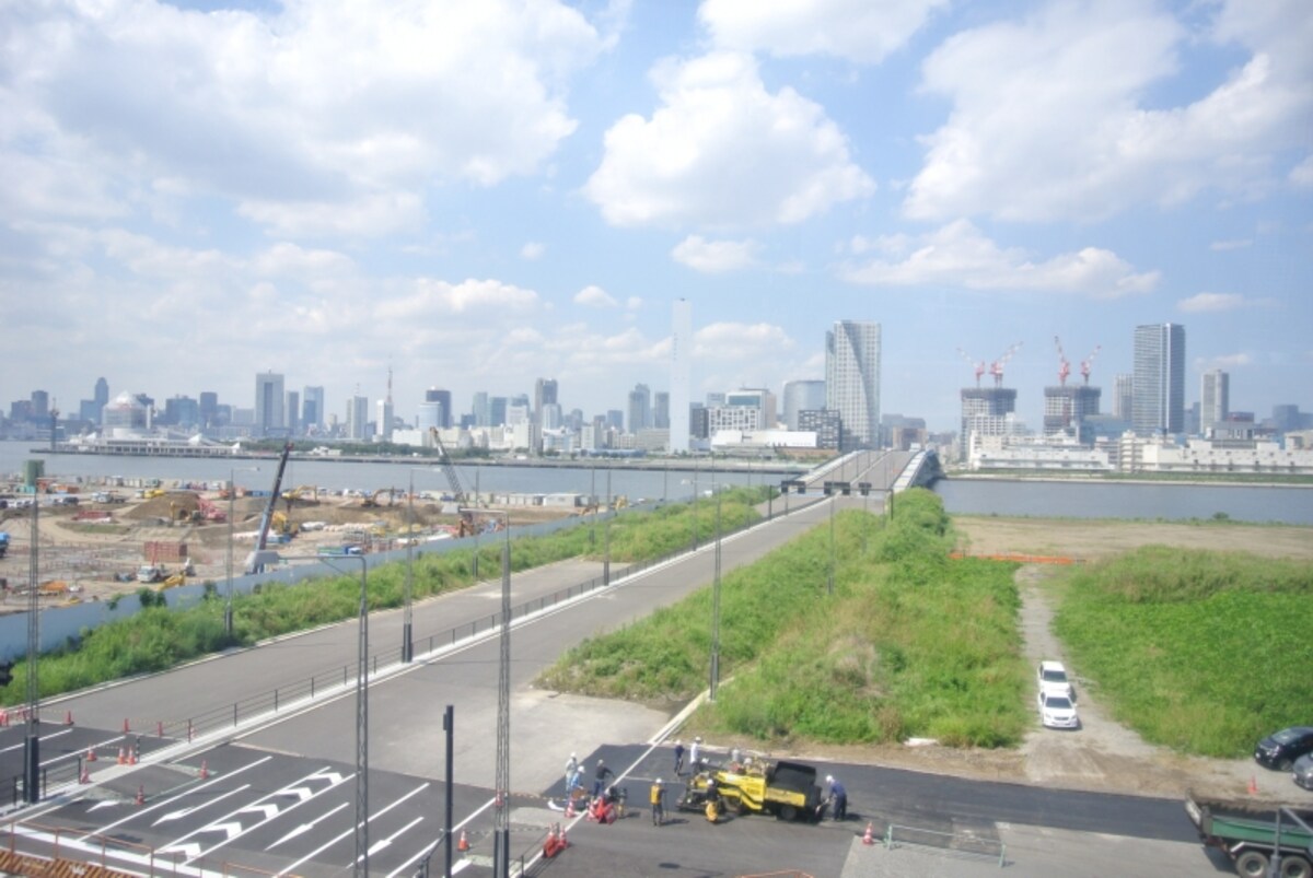 新橋方面と結ばれる環状2号線の工事が進行中
