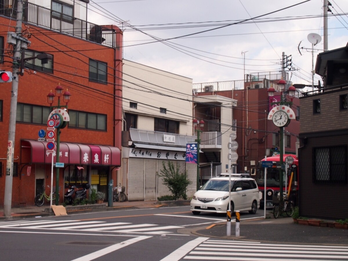 これはちょっと期待させる商店街だ