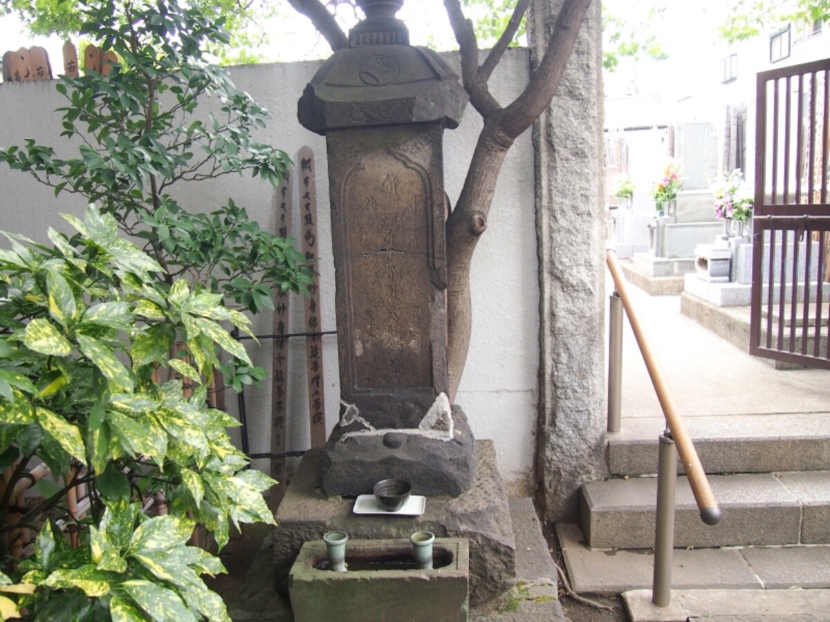 花魁二代目高尾の墓