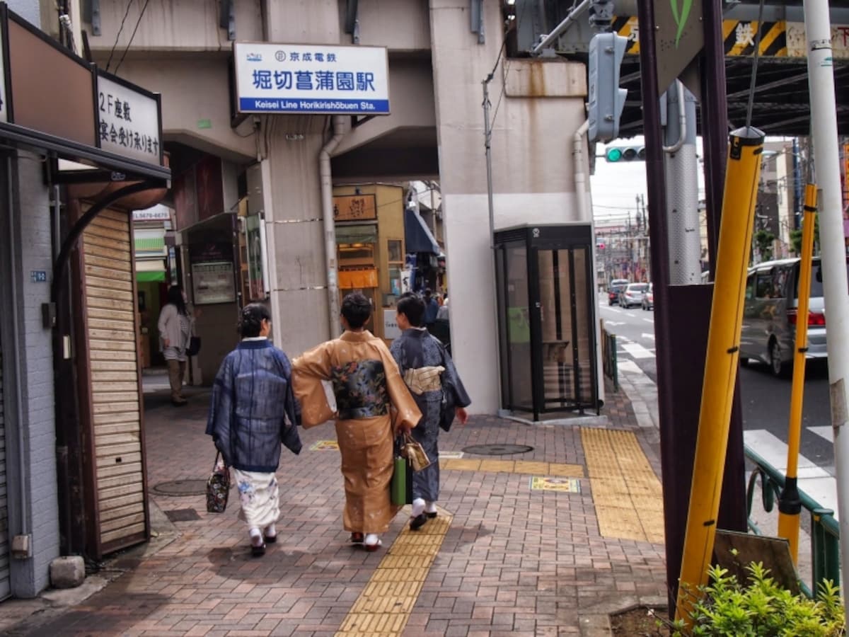 上野駅から15分、日暮里駅から10分