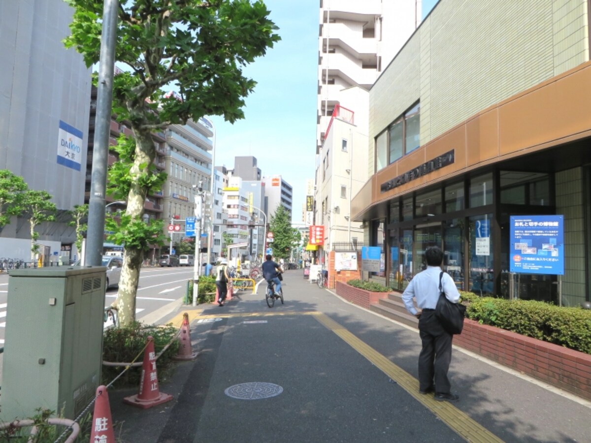 お札と切手の博物館