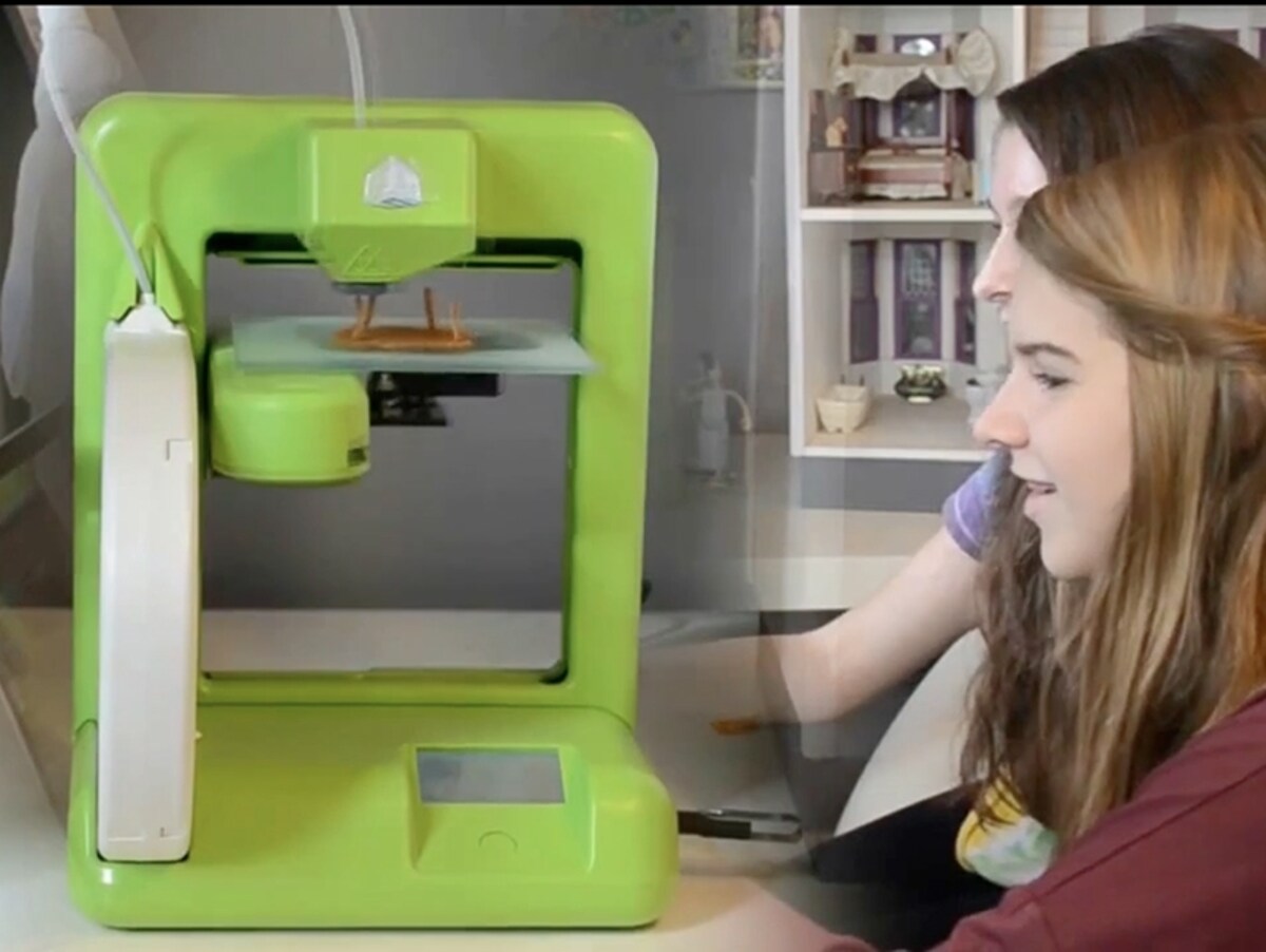 子供と3Dプリンターの画像(引用:cubifyのHP) ●クリックすると拡大します。