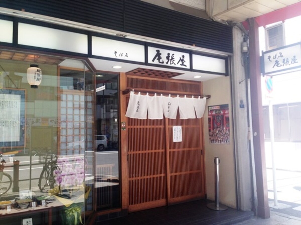 雷門通りに面した同店本店。本店の休日は金曜、支店の休日は水曜なので、どちらかは必ず営業している。