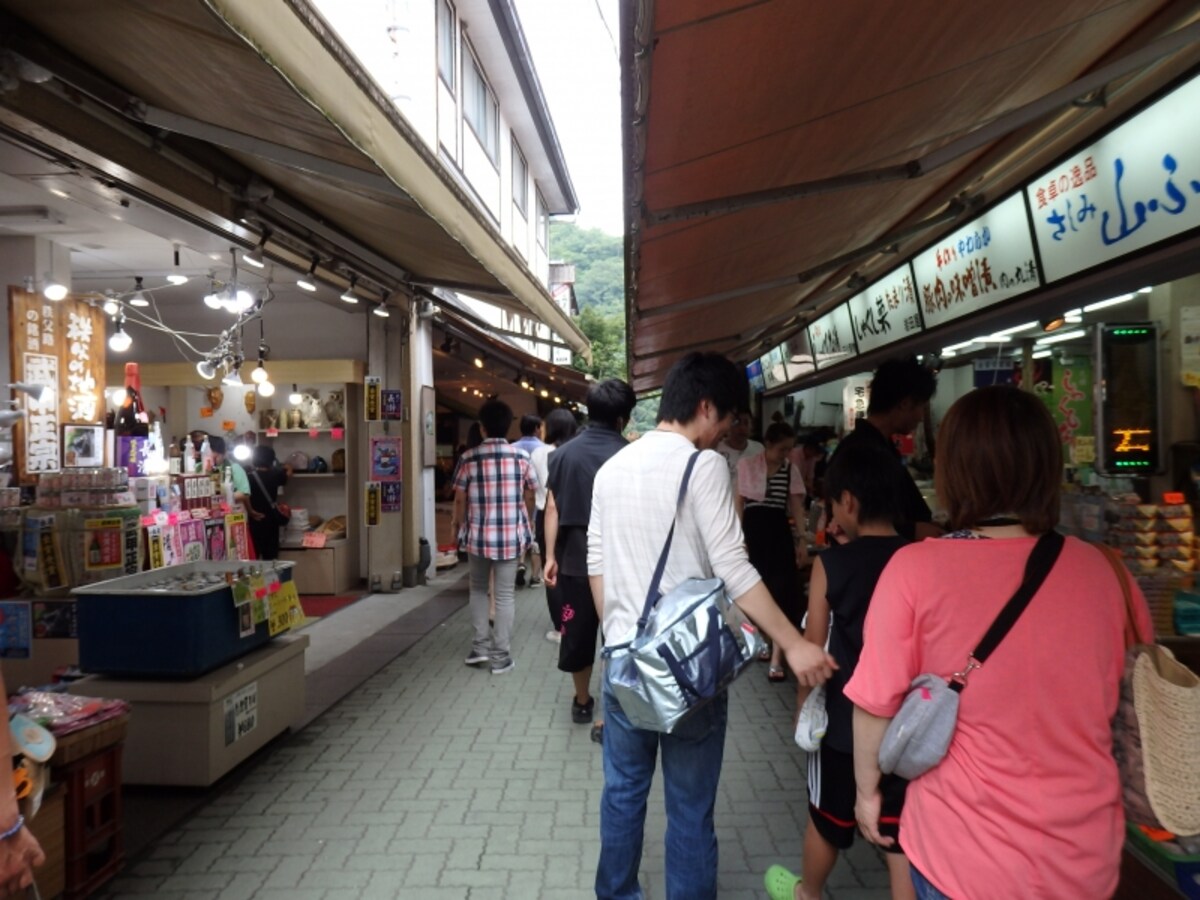 長瀞駅と岩畳を繋ぐ岩畳通り商店街