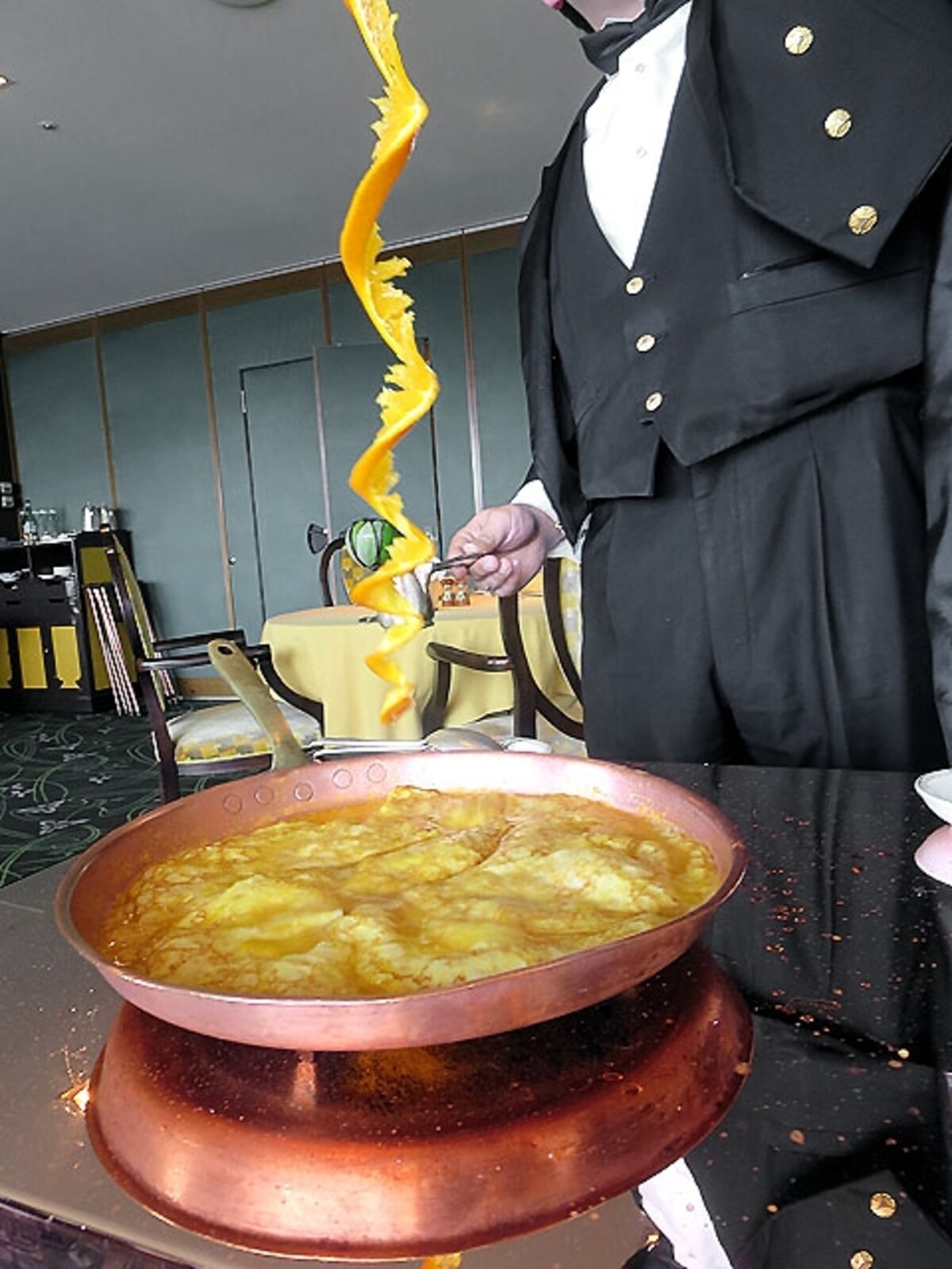 伝統の技 クレープシュゼット 実演